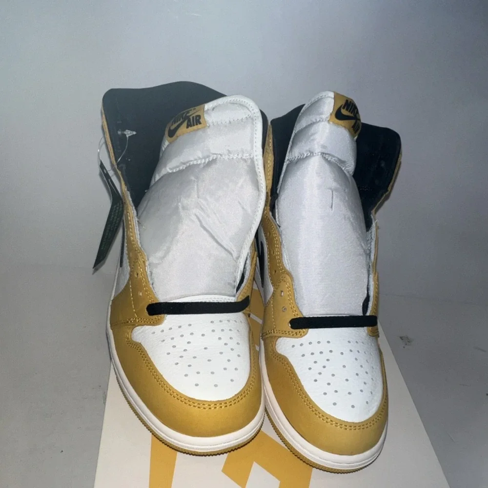 Nike Air Jordan 1 Retro OG High Top Lace Up Leather Sneaker Yellow DZ5485-701